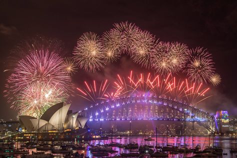 New Year's Eve around the world 2019 Niagara Falls City, Sydney New Years Eve, Best Hotels In Amsterdam, V&a Waterfront, Celebration Around The World, Happy New Year 2018, Harbour Bridge, New Year 2018, Happy New Year 2019