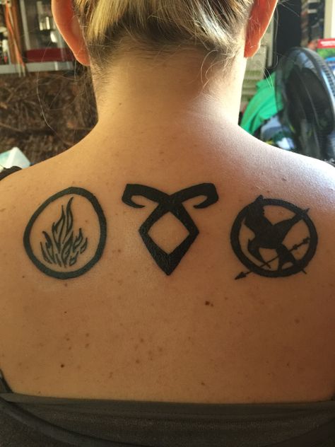 Divergent, The Mortal Instruments, The Hunger Games #Tattoo #Dauntless #AngelicRune #Mockingjay Dauntless Tattoo Ideas, Fours Tattoo Divergent, Divergent Dauntless Tattoo, Tris Tattoo Divergent, Divergent Tattoo Ideas, Dauntless Tattoo, Mockingjay Tattoo, Tris Tattoo, Hunger Games Tattoo