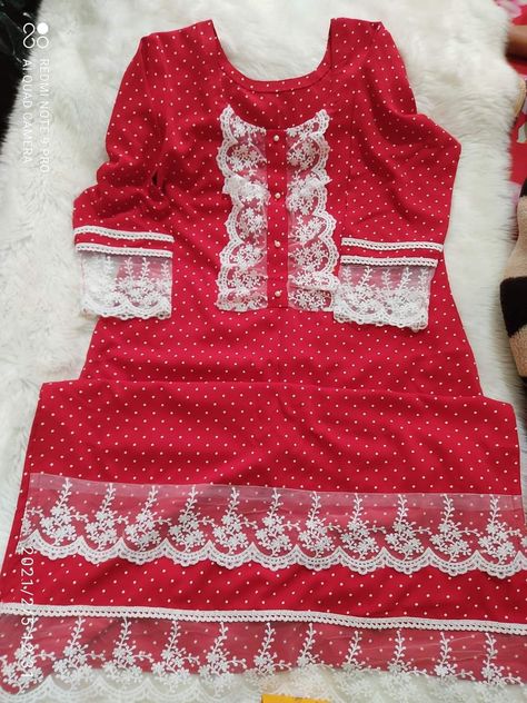 Net Lace Kurti Design, Net Lace Design On Suits, Kurti Designing, Dress Style Pakistani, Sabyasachi Dresses, Plazzo Designs, Lace Designs On Suits, Dress Kurti, Suit Neck