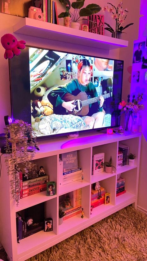 Vanity Ideas Room, Wide Room Ideas, Room Ideas Tv Bedroom, Tv In Bedroom Ideas Aesthetic, Xbox Setup Aesthetic, Cute Tv Setup, Awkward Room Layout Ideas Bedroom, What To Put On An Empty Wall, Cool Basement Room Ideas