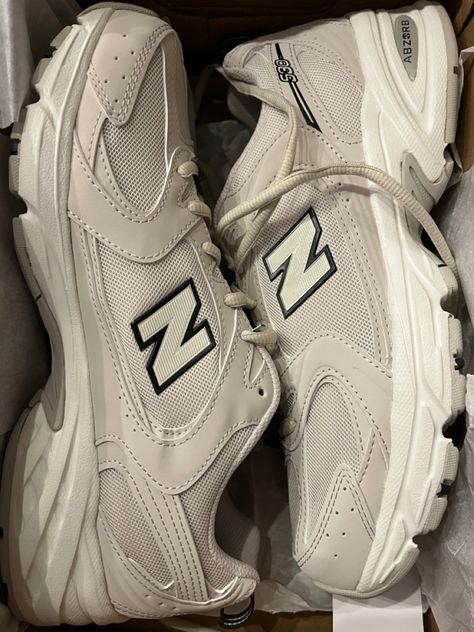 New Balance 530 Ivory, Nike Shoes 2023, Swaggy Shoes, New Balance Outfit, Ootd Women, Nike Shoes Girls, Hype Shoes, Balance Shoes, Gym Shoes