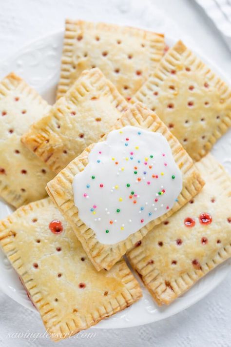 10 Homemade Poptarts Your Kids Will Love Homemade Poptart, Sf Desserts, Brunch Recipies, Busy Morning Breakfast, Strawberry Pop, Poptart Recipe, Strawberry Pop Tart, Strawberry Breakfast, Recipe Strawberry