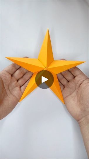 Super Easy Origami, Easy Origami Star, How To Do Origami, Napkin Designs, Art Club Projects, Origami Christmas Ornament, Origami Star Paper, Paper Folding Crafts, Origami Paper Folding