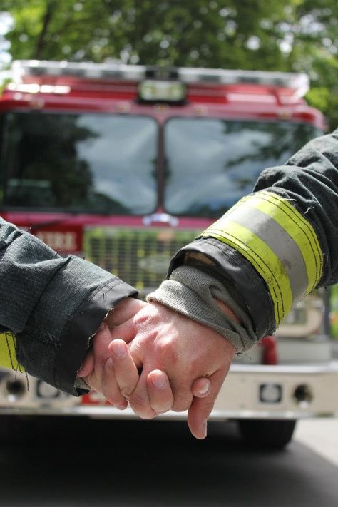 Firefighter Engagement Photo Firefighter Couple Pictures, Firefighter Wedding Photos, Firefighter Engagement Pictures, Firefighter Wedding Cakes, Wedding Photography Country, Fall Wedding Drinks, Firefighter Couple, Fireman Wedding, Firefighter Engagement