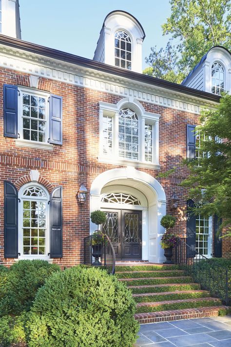 Georgian Style Homes, Black Shutters, Georgian Architecture, Atlanta Homes, Georgian Homes, Country Style Homes, Country House Decor, Brick House, House Designs Exterior