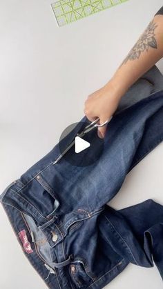 Svetlana Skumanicova on Instagram: "Do you have a pair of favorite jeans that you no longer wear but still don’t want to part with? How about turning them into a stylish tote bag?  Check out my YouTube video (link to my channel is in my profile) for detailed instructions.  Happy sewing, friends!  #youtubevideos #sewingvideo #upcycle #upcycling #denimtotebag #upcycledtotebags #learntosew #sotakhandmade #sewingtutorial" Upcycled Jeans Ideas, How To Make Tote Bags, Patron Tote Bag, Upcycle Jeans Bag, Bag From Jeans, Diy Jeans Bag Tutorial, Jeans Bags Ideas, Diy Jean Bag, Återvinna Jeans