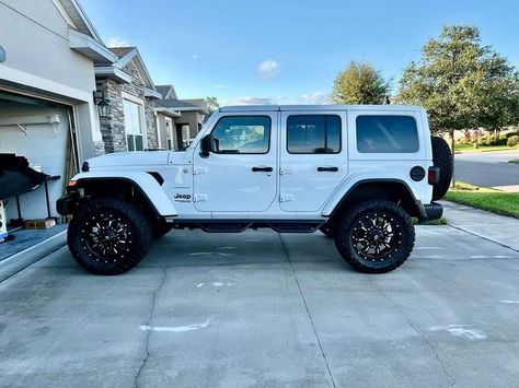 White Keep Wrangler Aesthetic, White Jeep Wrangler Interior, Jeeps White, Jeep Wrangler 2024, Lifted White Jeep, 2024 Jeep Wrangler, White Rubicon Jeep, White Jeep Wrangler Aesthetic, White Jeep Wrangler Rubicon