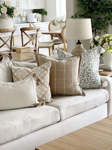 French Country Couch, Country Living Room Furniture, French Country Pillows, Country Cushions, My Texas House, Snug Room, Living Room Cushions, French Country Living Room, Texas House