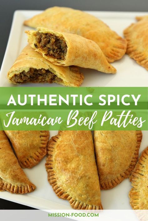 Beef Patties Recipes, Baked Empanadas, Jamaican Beef Patties, Jamaican Patty, Jamaican Cuisine, Spicy Curry, Jamaican Dishes, Beef Patties, Jamaican Food