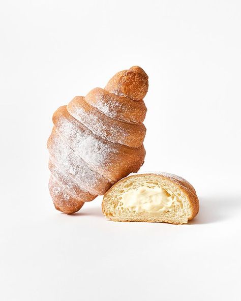 Food Composition Photography, Muffin Photography Food Styling, Brioche Photography, Bakery Photography Ideas, Bakery Products Photography, Bakery Food Photography, Croissant Photography, Pastry Photography, Bread Aesthetic