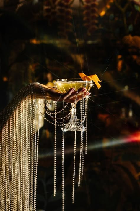 Cocktail Photography, Creation Photo, Gatsby Party, 60th Anniversary, Money Aesthetic, Roaring 20s, The Great Gatsby, Old Money Aesthetic, Great Gatsby