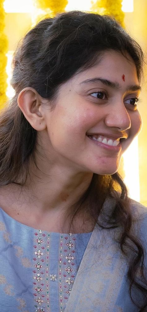 Kannada Heroines Hd Photos, Sai Pallavi Hd Images, Sai Pallavi, Amala Paul, Earth Angel, Hd Images, Android Wallpaper, Hd Photos, Youtube Videos