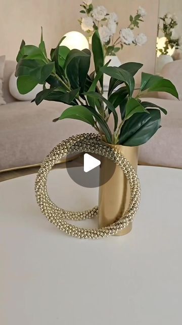 Aura Decor, Floral Center Piece, Dollar Store Inspired Decor, Diy Boho Decor, Dollar Store Diy Projects, Vase Crafts, Craft Decoration, Diy Art Projects, Gold Diy