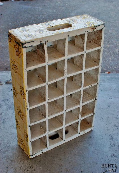 soda crate jewelry organizer, organizing, repurposing upcycling, storage ideas Coke Crate Ideas, Apple Crate Shelves, Organizing Shelves, Diy Storage Projects, Homemade Chalk Paint, Homemade Chalk, Jewelry Storage Diy, Crate Ideas, Organizer Diy