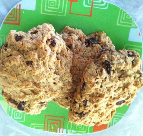 Jamaican Rock Cake Recipe, Rock Buns Recipe, Rock Cookies Recipe, Jamaican Dessert, Rock Cakes Recipe, Caribbean Desserts, Rock Cookies, Belizean Recipes, Rum And Raisin Cake