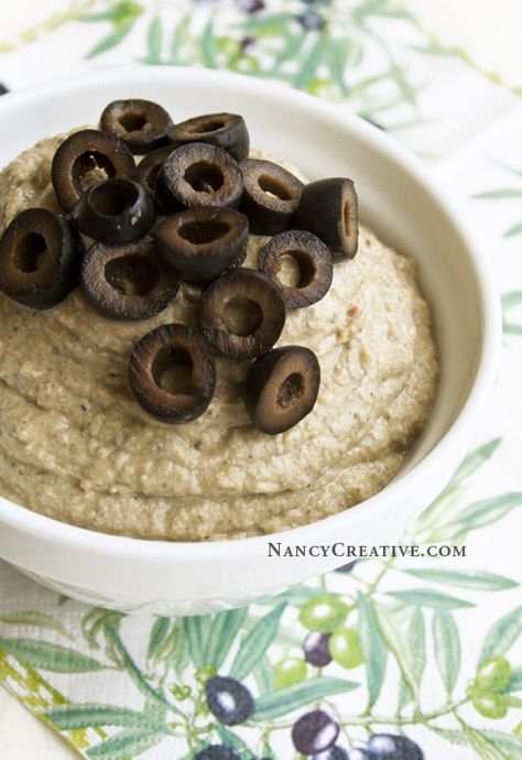 Black Olive Hummus. <3 Olive Hummus Recipe, Olive Hummus, Spreads And Dips, Basic Hummus Recipe, Sun Dried Tomato Hummus, Tomato Hummus, Black Bean Hummus, Vegan Spread, Bean Hummus