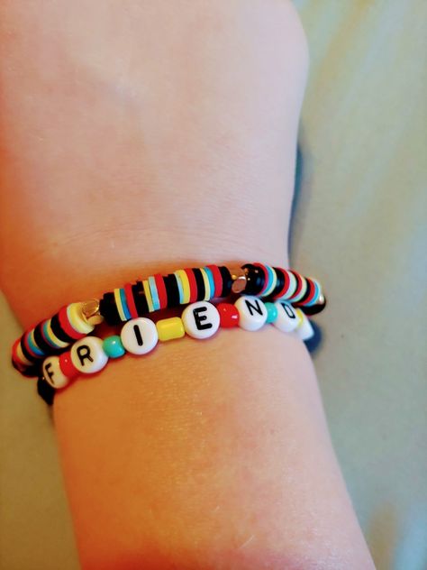 Friends Tv Show Bracelet, Tv Show Bracelet Ideas, Friends Bracelets Tv Show, Tv Show Bracelets, Sleepover Plans, Tv Show Friends, Selling Ideas, Best Friend Bracelets, Jewellery Business