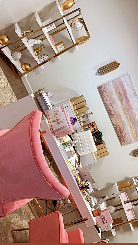 Pink Home Offices, Classy Office Decor, Chic Workspace, Office Space Decor, Glam Office, Tech Room, Girl Apartment Decor, Home Office Closet, Feminine Home Offices