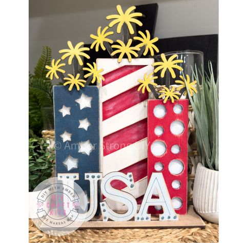 Quick and Easy 4th of July Crafts to Impress Your Guests Easy 4th Of July Crafts, Firework Craft, Address Planter, 4th Of July Crafts, American Flag Crafts, Winter Wood Crafts, Holiday Wood Crafts, Beautiful Paper Flowers, July Decoration