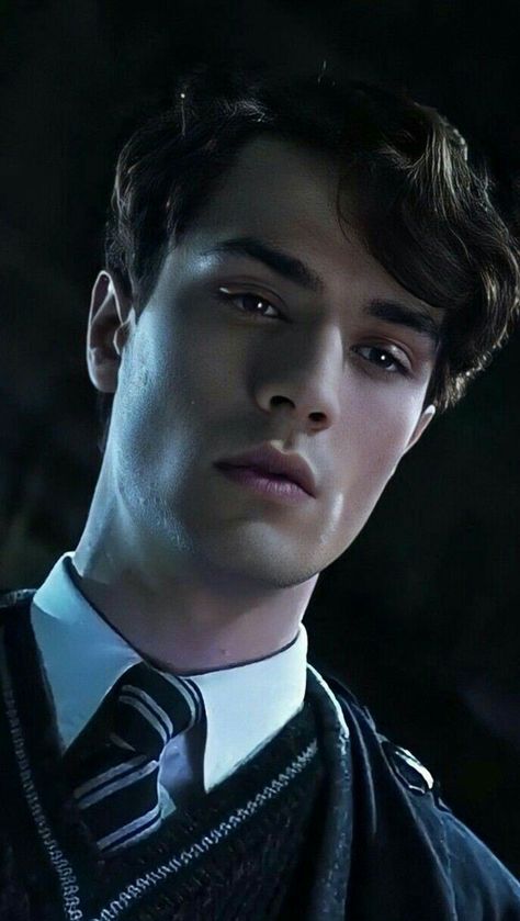 Christian Coulson, Young Tom Riddle, Harry Potter Toms, Tom Hughes, Joker Makeup, Slytherin Boys, Best Riddle, Images Harry Potter, Hogwarts Aesthetic