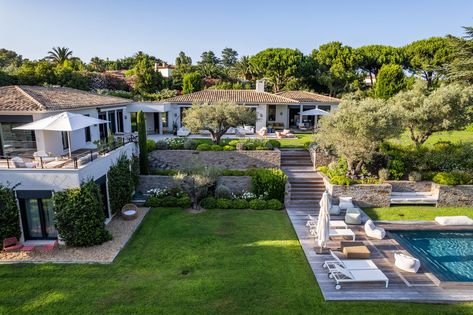 Sale Villa Saint-Tropez 9 Rooms 390 m² - Côte d'Azur Sotheby's International Realty Florida Homes Exterior, Provence House, Paris House, Houses In France, House Villa, Paris Home, Beautiful Vacations, The French Riviera, Bedroom With Ensuite