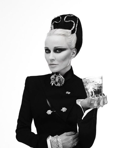 Daphne Guinness | Darling Mert!! 🤍🥃✨ @mertalas @seventyonegin #71Family #SeventyOneGin | Instagram Daphne Guinness, Angelina Jolie, Guinness, Fashion Inspo, Queen, Clothes, Instagram