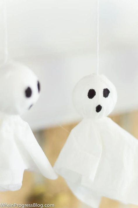 This ghost garland is super easy to make with just tissues and foam balls. Kids will have a blast drawing the faces on and hanging them around the house this Halloween! #halloween #craft #diy #kidfriendly Hanging Ghosts Diy, Diy Hanging Ghost, Ghost Garland Diy, Ghost Crafts Preschool, Halloween Ghost Garland, Halloween Craft Diy, Halloween Crafts Diy, Blast Drawing, How To Make Ghosts