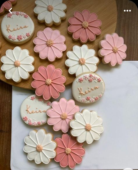 Cookie Decorating Butterfly, Flower Baby Shower Cookies, Pink Flower Cookies, Easy Cookie Decorating Ideas, Country Cookies, Flooded Cookies, Sugar Cookies Birthday, Spring Flower Cookies, Flood Cookies