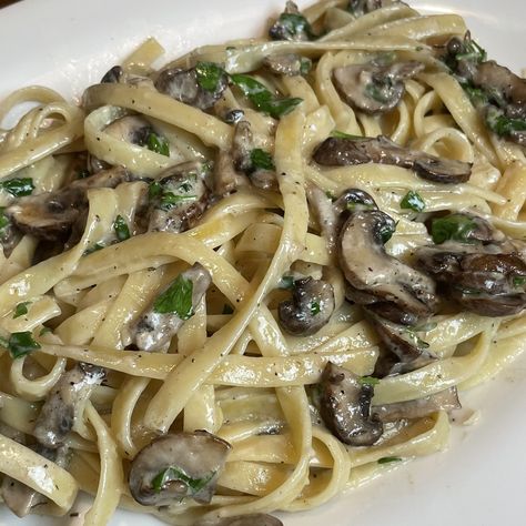 Creamy Truffle Mushroom Pasta, Creamy Truffle Pasta, Creamy Truffle Pasta Recipe, Truffle Recipe Pasta, Truffle Recipe Mushroom, Truffle Fettuccine, Truffles Mushroom, Truffle Sauce Pasta, Mushroom Truffle Pasta