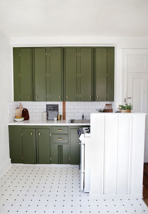 How to Paint Kitchen Cabinets - The Merrythought Renter Friendly Kitchen, Rental Kitchen Makeover, Diy Kitchen Cabinets Makeover, Faux Marble Countertop, Redo Kitchen Cabinets, Rental Kitchen, Kitchen Cabinets Makeover, Cabinet Makeover, Diy Kitchen Cabinets