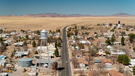 Marfa Lights, Desert Town, Monhegan Island, Texas Destinations, Small Town Life, Texas Towns, Wind Sculptures, Image Film, California Desert