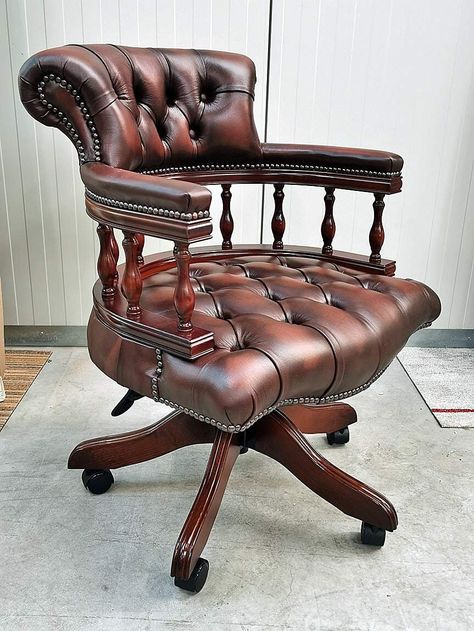 Captains swivel chair antique brown NEW & immediately available. Made in our English workshop. One of our most recognizable Chesterfield office chairs, also one of our best-selling chairs. Based on the traditional shipping era. The Captain's Chair, with the modern addition of a swivel and tilt mechanism that is also height adjustable. See photos for sizes. We deliver ourselves for our Dutch and Belgian customers. For our other European customers we use a trusted transport company. We have 30 yea Chesterfield Office, Victorian Study, Clinic Room, Captains Chair, Vintage Office Chair, Bookshelf Cabinet, Study Chair, Modern Addition, Desk Chairs