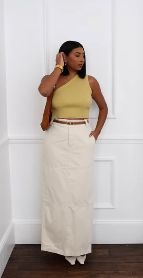 Cream Slip Skirt Outfit, Cream Denim Skirt Outfit, White Denim Skirt Outfit, Slip Skirt Outfit, Denim Midi Skirt Outfit, Outfits Lookbook, Denim Skirt Outfit, Jean Midi Skirt, Cream Jeans