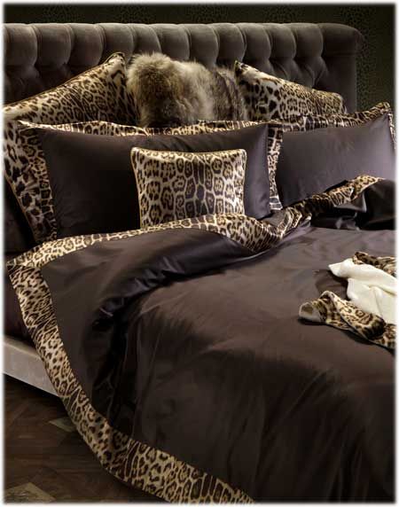 Roberto Cavalli Cheetah Print House Decor, Leopard Print Bedroom Decor, Safari Bedroom Ideas For Adults, Roberto Cavalli Bedroom, Leopard Print Bedroom Ideas, Leapord Print Bedding, Leopard Print Room, Lepord Print Room Aesthetic, Leopard Duvet Cover