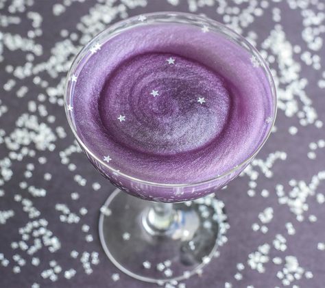 Viniq Galaxy Cocktail Viniq Drinks Recipes, Purple Glitter Drinks Alcohol, Galaxy Drinks Cocktails, Viniq Cocktails, Starry Cocktail, Galaxy Mocktail, Dnd Drinks, Space Cocktails, Space Drinks