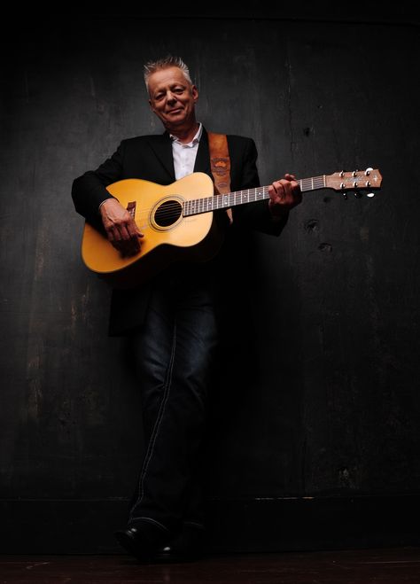 Guitarist Photography, Tommy Emmanuel, Guitar Hero, Blues Rock, Press Photo, Photo Inspo, Guitarist, Rocker, Musician