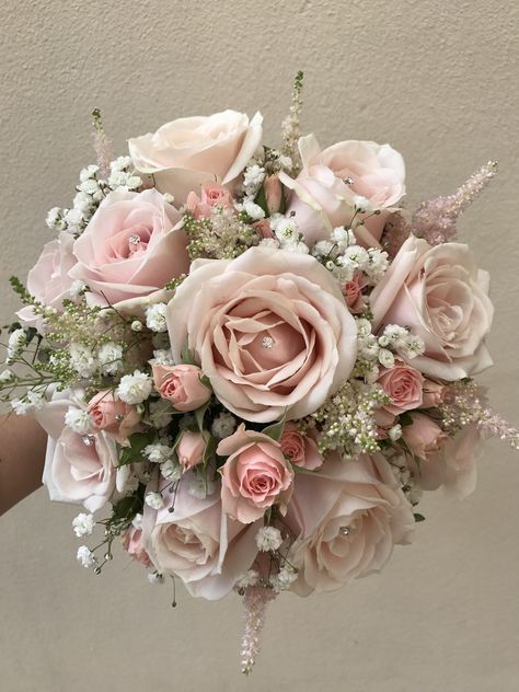 Pastel Pink Bouquet Wedding, Pink Winter Bouquet, Wedding Bouquets Roses Pink, Pink And Cream Bouquet, Pink Flower Wedding Bouquet, Bride Bouquets Pastel, Wedding Bouquets Pink And Green, Dusky Pink Wedding Flowers, Romantic Wedding Decorations