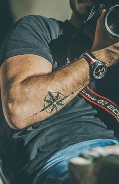 Compass Tattoo Men, Tattoo Diy, Compass Tattoo Design, Tattoo Trend, Map Tattoos, Cool Forearm Tattoos, Cat Tattoos, Tiny Tattoo, Inked Magazine