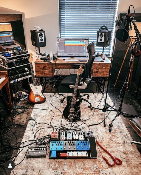 Guitar Recording Studio, Guitar Setup, Music Room Design, Guitar Studio, Home Recording Studio Setup, Recording Studio Setup, Home Studio Ideas, Home Music Rooms, Music Recording Studio