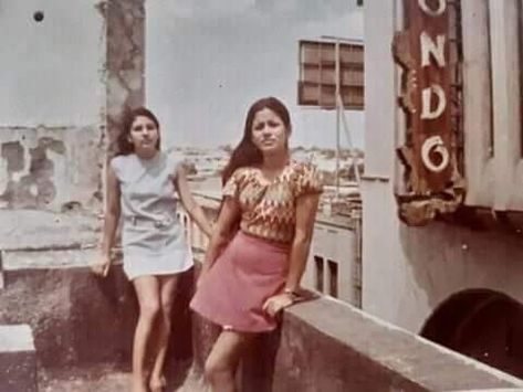 80s Latina, Violeta Aesthetic, El Salvador Clothes, Mexico 1970s, Latino Girl, 70’s Outfit, Mexico Fashion, 70s Photos, Chihuahua Mexico