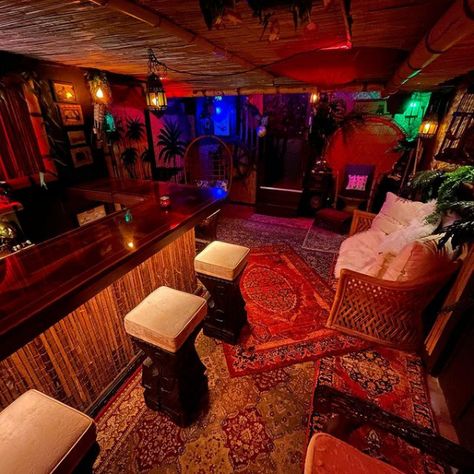 Basement Jam Room, Retro Basement Bar, Funky Basement Ideas, Basement Vibes, Tornado Room, Retro Basement, American Room, Cozy Studio Apartment, Basement Inspiration