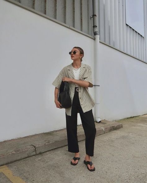 Neutrals Aesthetic, Chloe Hayward, Postpartum Fashion, Blogger Style, Mode Inspo, Happy Thursday, Reference Photos, French Girl, Outfits Casuales