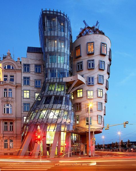 Learn About Frank Gehry Architecture, One of the Most Iconic Architects Deconstructive Architecture, Frank Gehry Architecture, Gehry Architecture, Museum Ideas, Architecture Cool, Dancing House, Deconstructivism, Unusual Buildings, Ginger Rogers