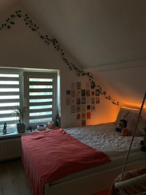 Small Attic Bedroom Ideas Slanted Walls Low Ceilings, Attic Bedroom Ideas Aesthetic, Small Attic Room, Soft Background, Pink Room Decor, Music Room Decor, Room Redesign, Bedroom Style, Cozy Room Decor