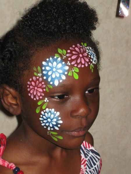 Face Paint Arm, Flower Face Paint, Face Painting Images, Face Painting Flowers, Diy Face Paint, Festival Face Paint, Adult Face Painting, Girl Face Painting, Festival Face