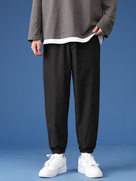 Black Sweatpants Outfit Men, Carrot Pants Outfit, Black Sweatpants Outfit, Black Joggers Outfit, Black Trousers Outfit, Trousers Outfit Men, Mens Pants Fashion Casual, Black Outfit Men, Jogger Pants Outfit