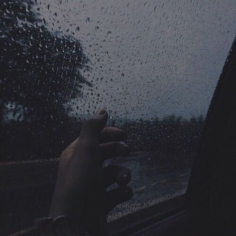 Aesthetic Rain, Rain Window, Rain Aesthetic, Rain Pictures, Rain Photo, Rainy Day Aesthetic, Breakup Picture, I Love Rain, Night Rain