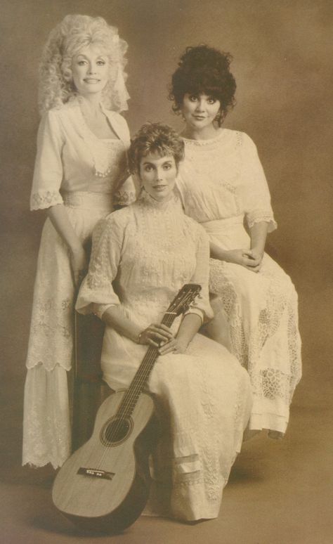 Dolly Parton, Emmylou Harris, and Linda Ronstadt Alexei Romanov, Emmylou Harris, Linda Ronstadt, Women Of Rock, Three Women, Country Music Artists, Country Music Stars, Country Music Singers, Country Stars