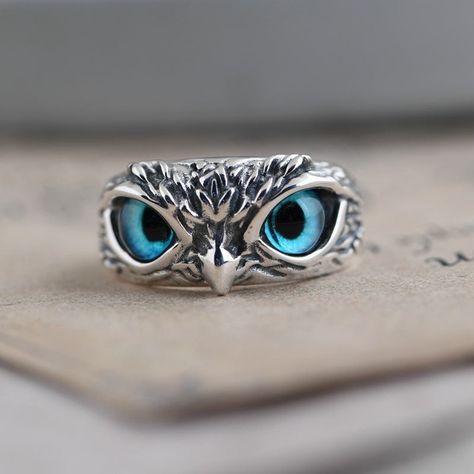 👀 See the world through the stunning eyes of this Silver Owl Eye Ring! 😍✨ With intricate detailing and a mesmerizing design, this ring will add a touch of elegance to any outfit. Get it now for just $14.99! 💰 #SilverOwlRing #JewelryLovers #Fashion #Trendy #Accessorize #OwlLovers #UniqueDesign #Affordable #LimitedStock #ShopNow #taiku Shop Now https://taiku.shop/products/cross-border-men-and-women-simple-design-owl-ring