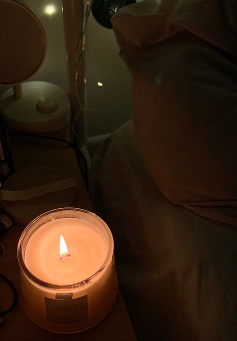 #candles #bedtime #cleangirl #bedroom #night #winter #autumn #vanilla #nightroutine Comfy Bed Night Time, Calming Unwind Aesthetic, Slow Evening Aesthetic, Unwind Aesthetic, Comfy Bed Nighttime, Bedtime Vibes, Bedtime Aesthetic Cozy Night, Cozy Nighttime Aesthetic, 20s Bedroom